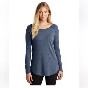 EUC District Perfect Tri Long Sleeve Tunic Tee